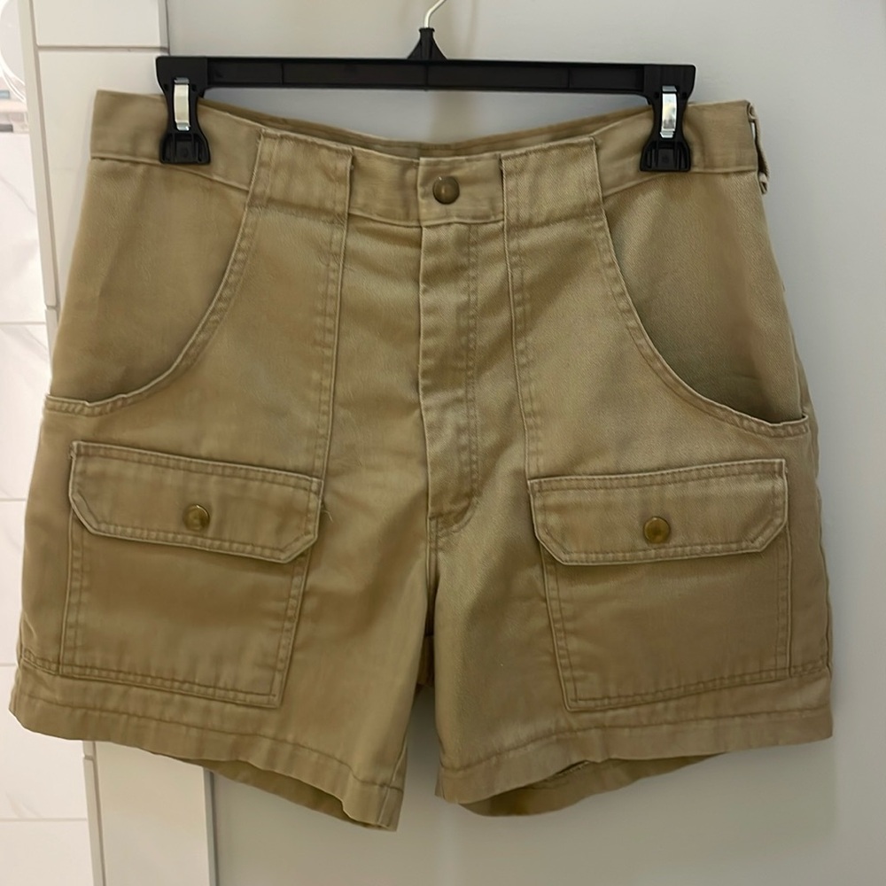 Women’s Woolrich khaki cargo shorts